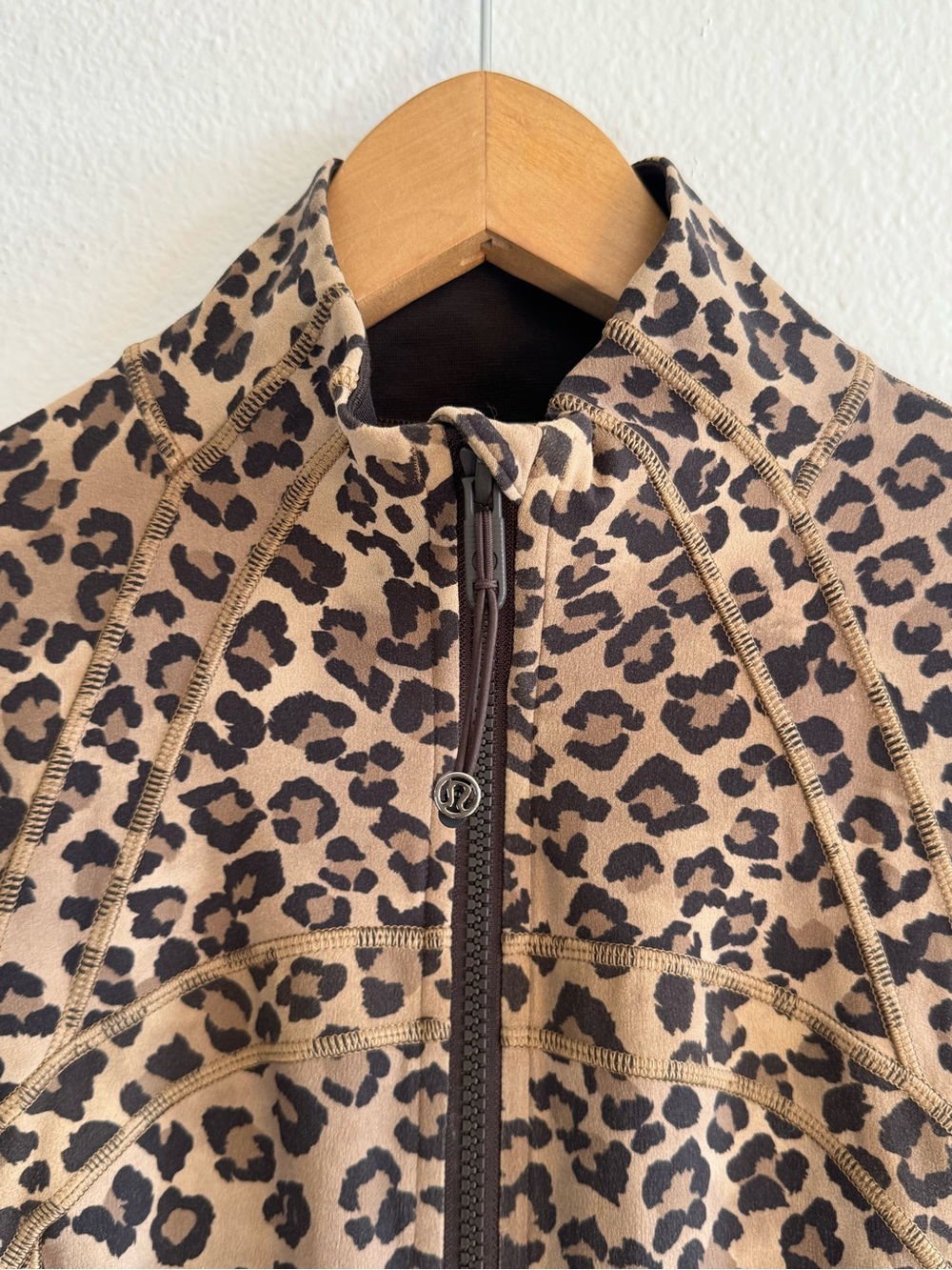 RARE Lululemon Define Cropped Jacket Nulu Leopard 🐆 - Picture 3 of 10